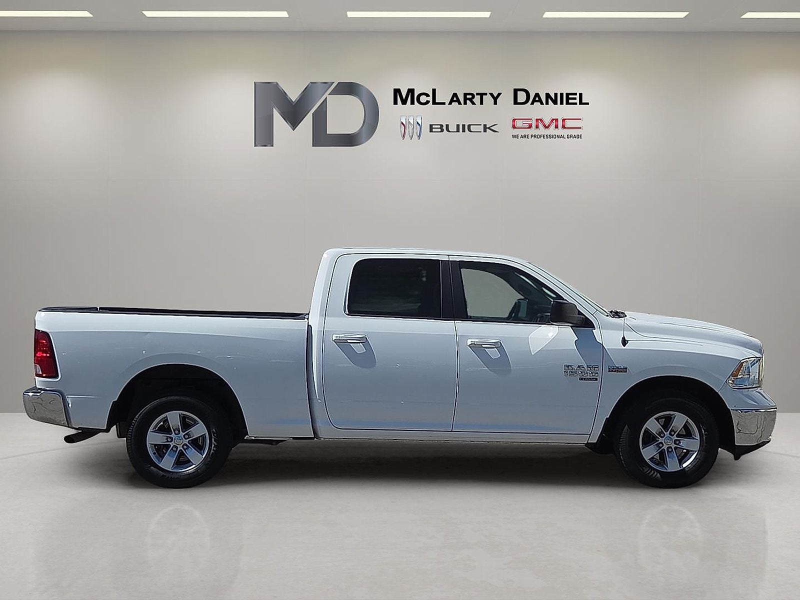 2020 RAM 1500 Classic SLT Crew Cab 4x2 6'4" Box