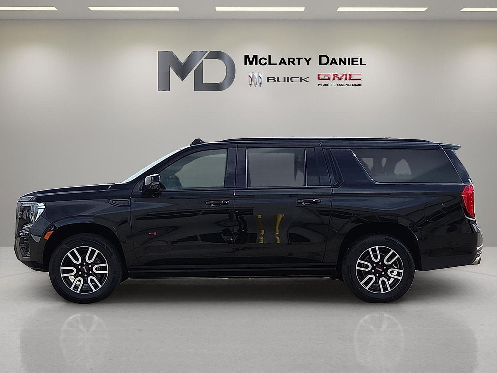 2023 GMC Yukon XL AT4