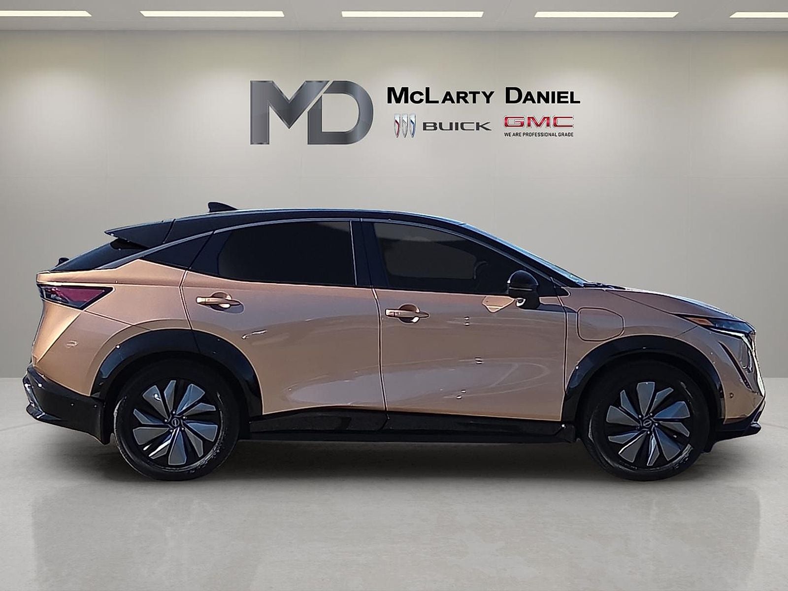 2025 Nissan ARIYA PLATINUM+