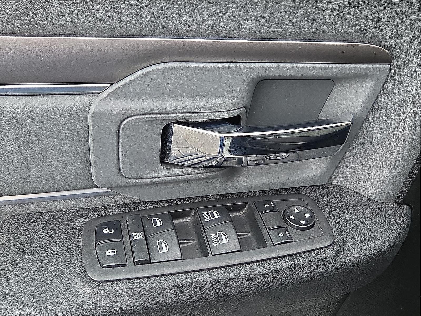 2023 RAM 1500 Classic SLT Crew Cab 4x2 5'7" Box