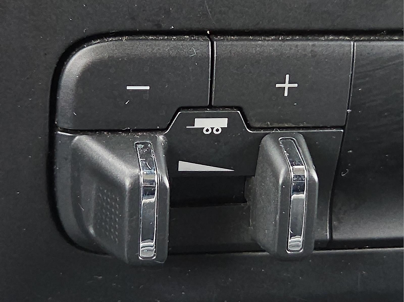 2023 RAM 1500 Classic SLT Crew Cab 4x2 5'7" Box