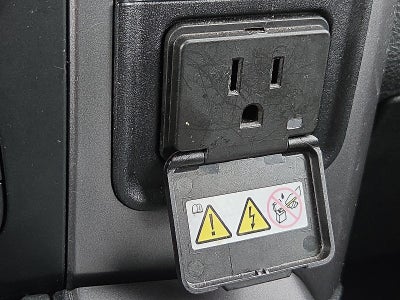 2023 RAM 1500 Classic SLT Crew Cab 4x2 5'7" Box