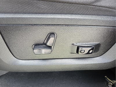 2023 RAM 1500 Classic SLT Crew Cab 4x4 5'7" Box