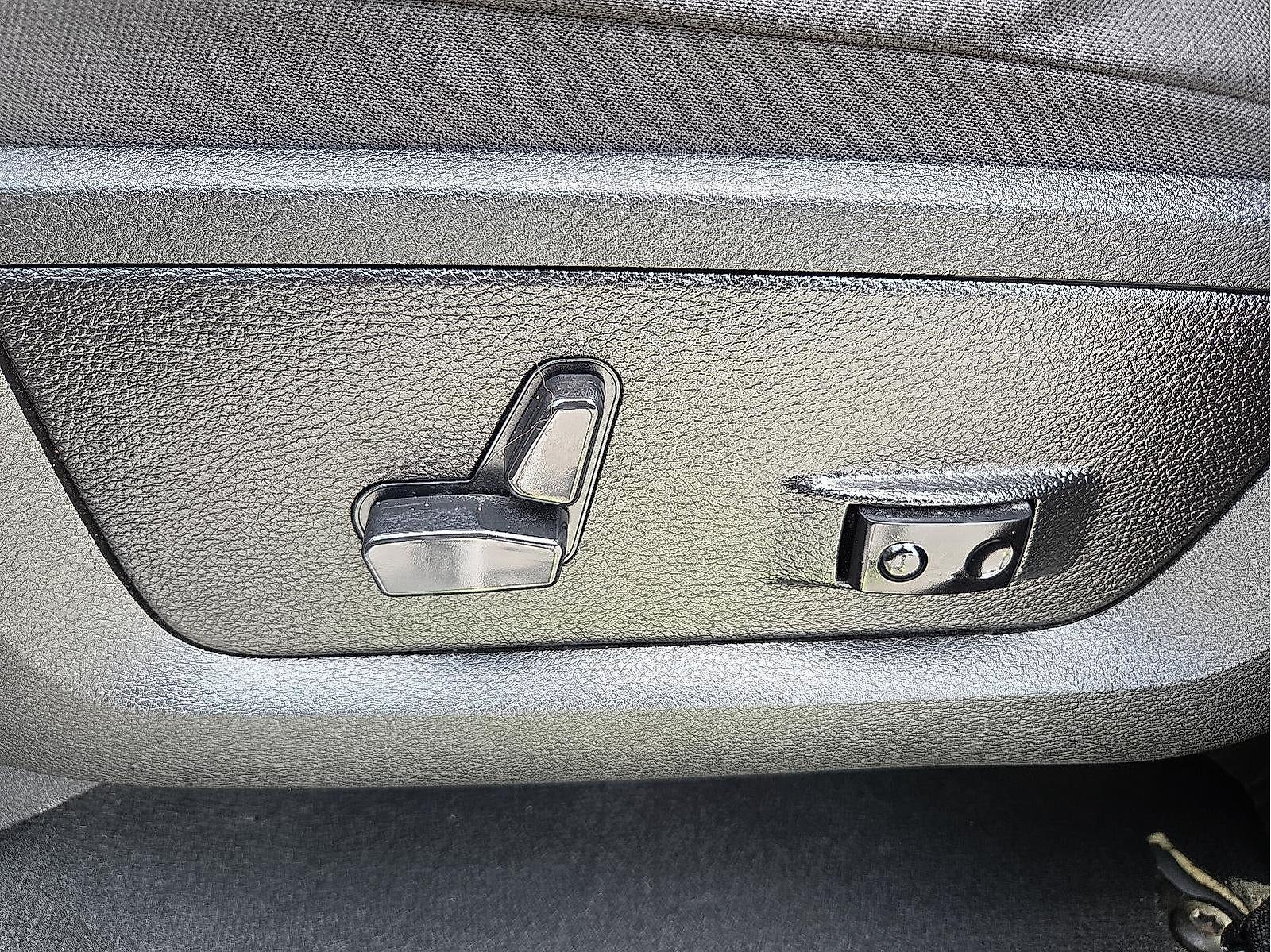 2023 RAM 1500 Classic SLT Crew Cab 4x4 5'7" Box