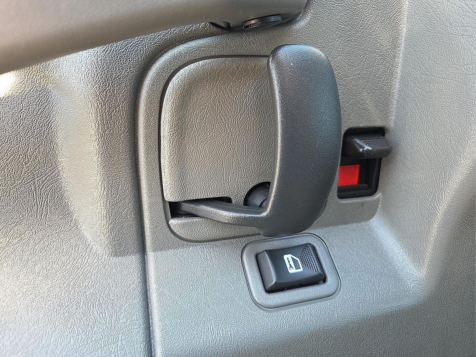 2023 Chevrolet Express Passenger 3500 1LT