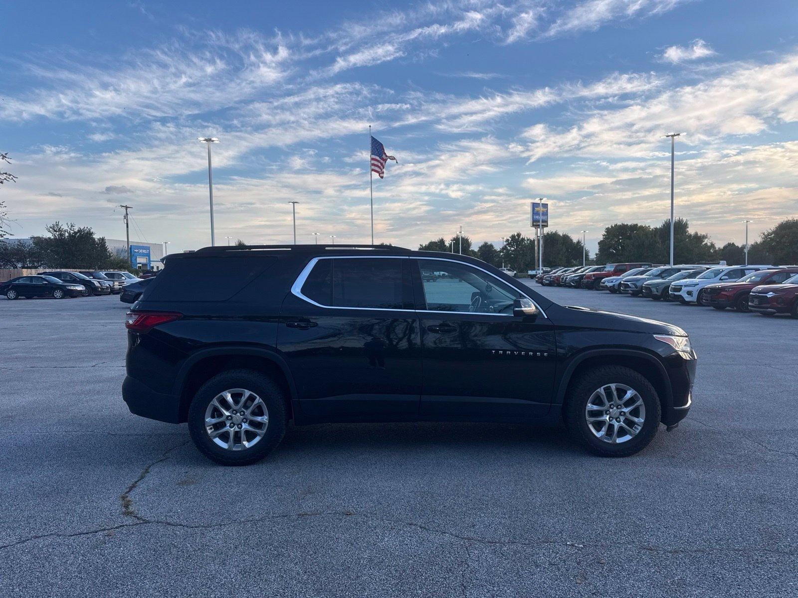 2021 Chevrolet Traverse LT Cloth