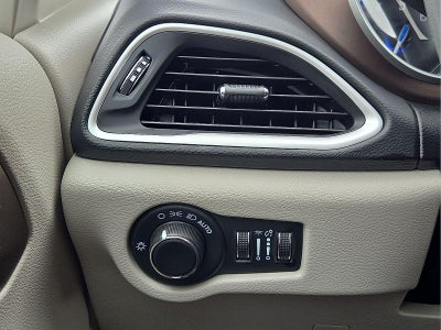 2023 Chrysler Voyager LX