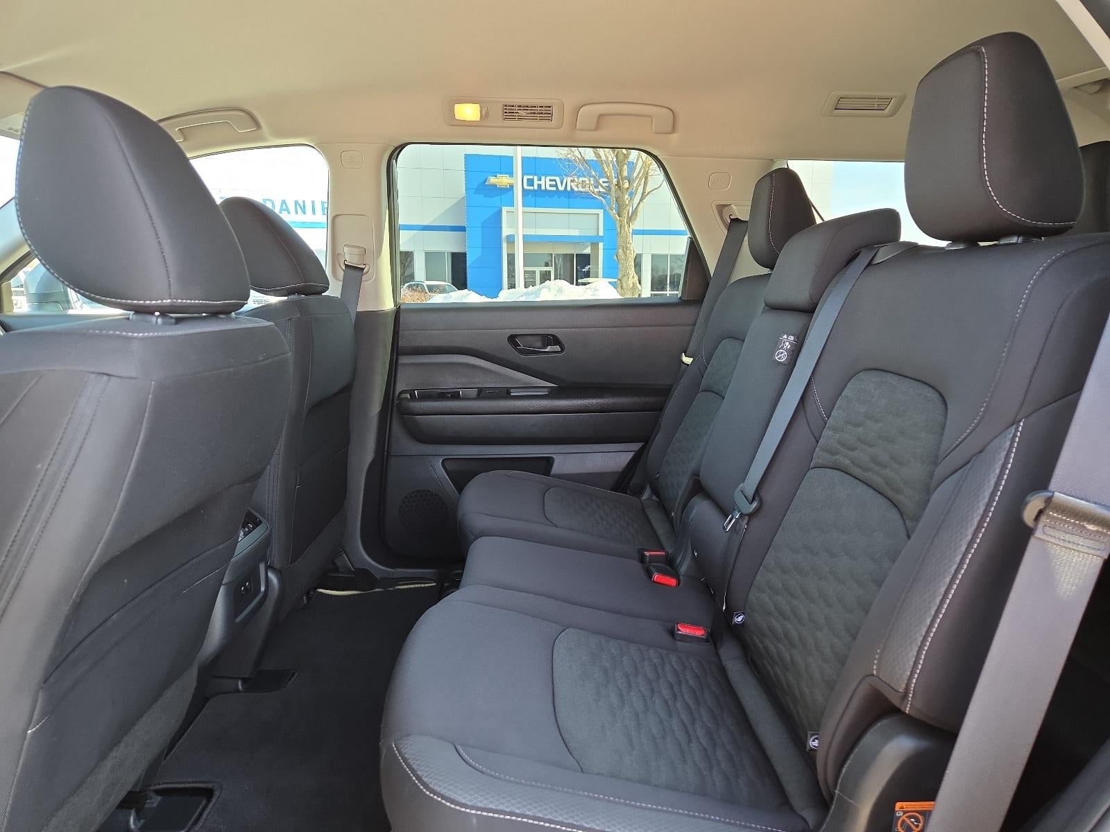 2024 Nissan Pathfinder SV