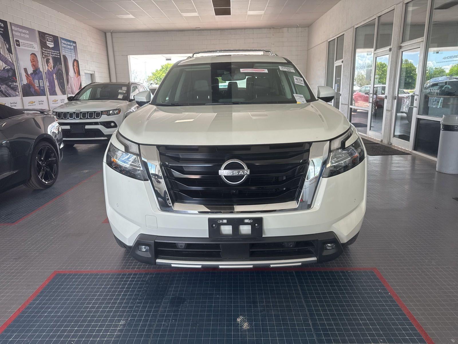 2022 Nissan Pathfinder SL 2WD