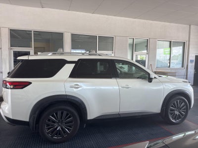 2022 Nissan Pathfinder SL 2WD