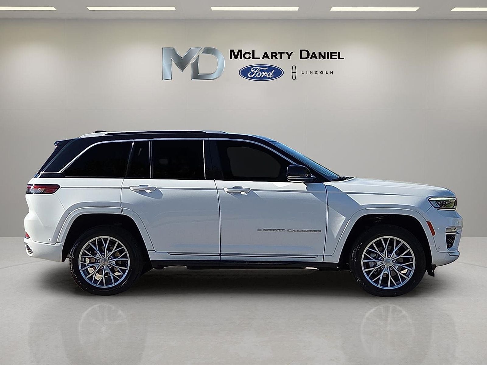 2023 Jeep Grand Cherokee Summit