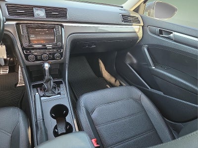 2017 Volkswagen Passat 1.8T R-Line