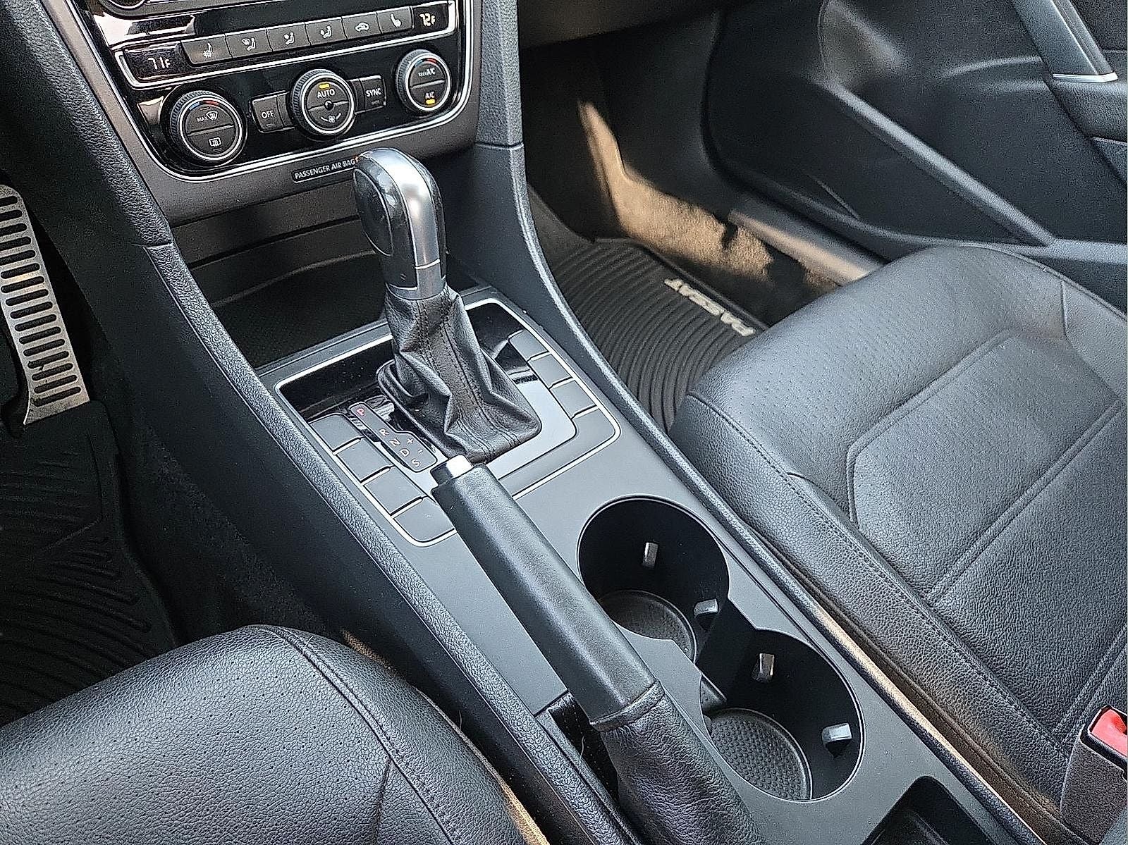 2017 Volkswagen Passat 1.8T R-Line