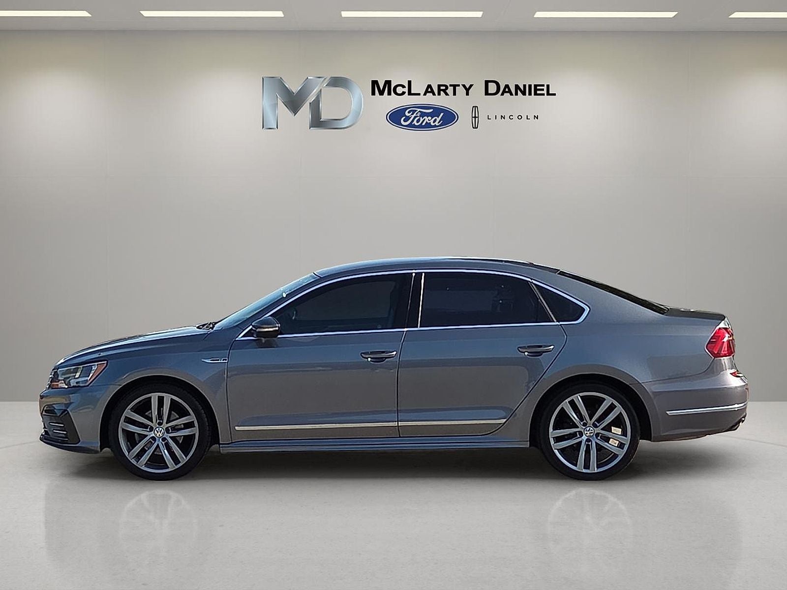 2017 Volkswagen Passat 1.8T R-Line