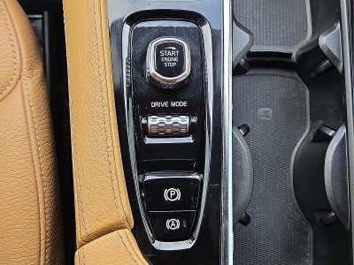 2018 Volvo XC90 T6 Momentum