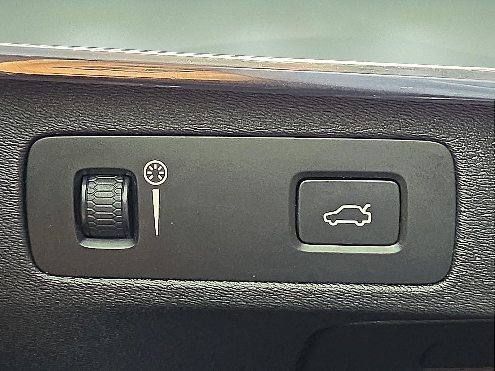 2018 Volvo XC90 T6 Momentum