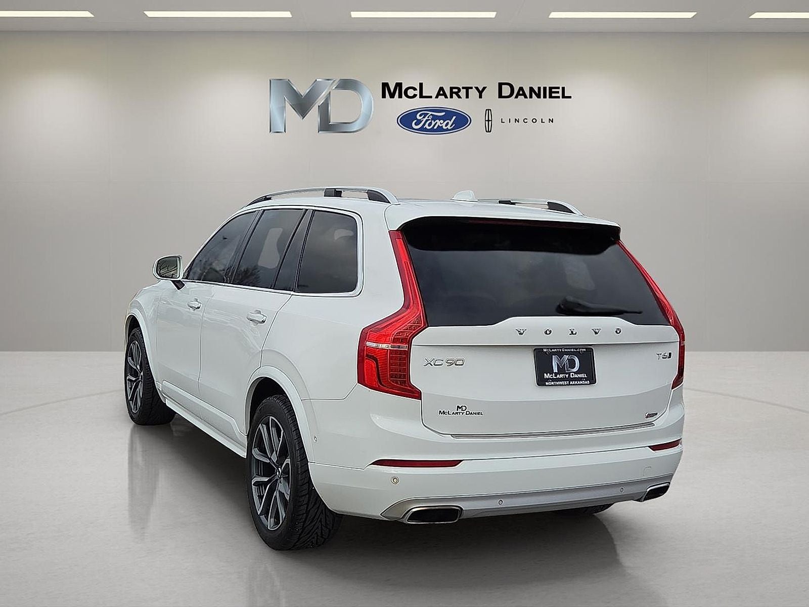 2018 Volvo XC90 T6 Momentum