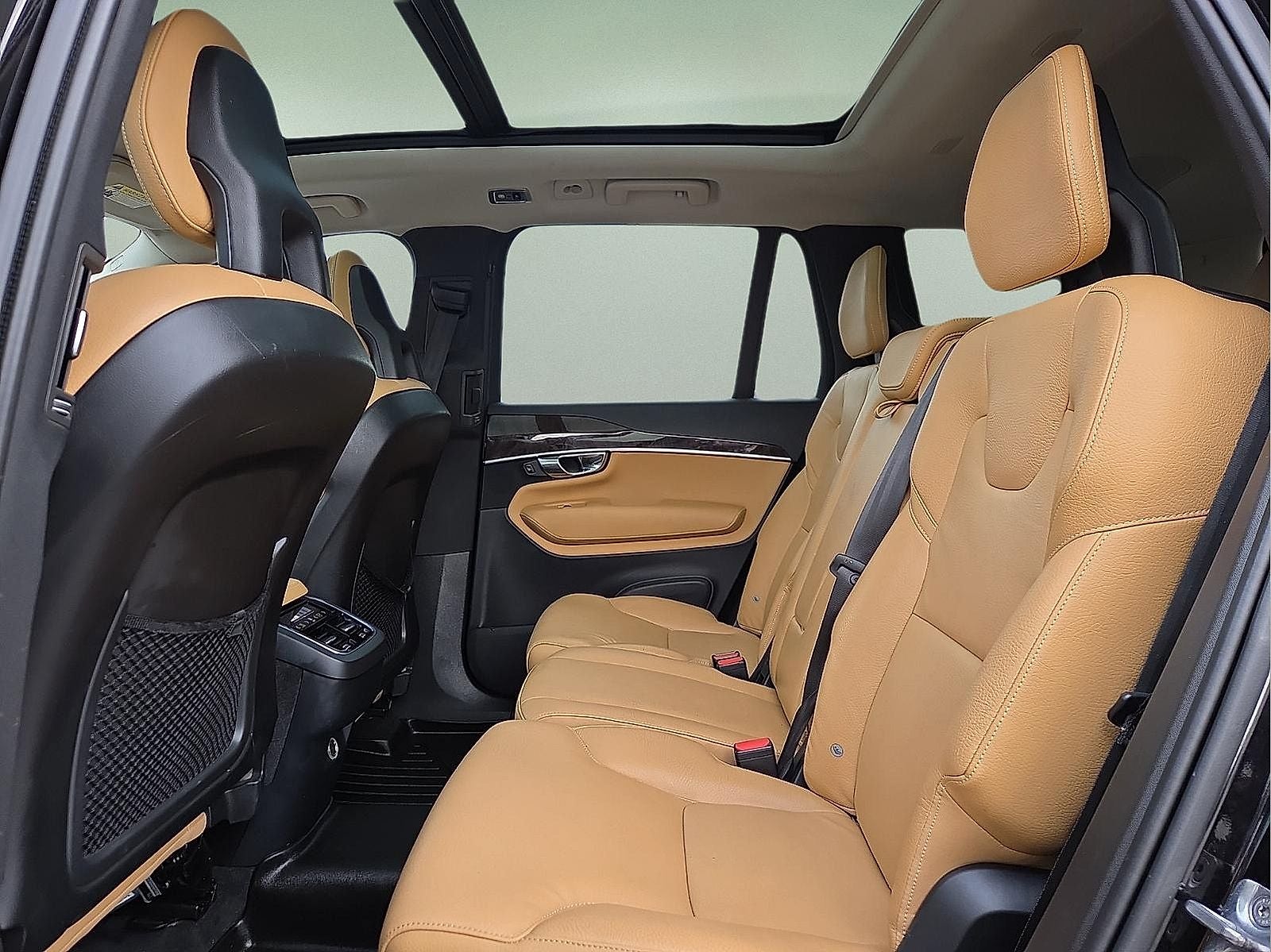2016 Volvo XC90 T6 Momentum