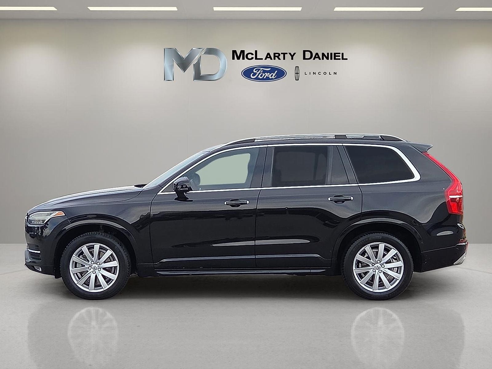 2016 Volvo XC90 T6 Momentum