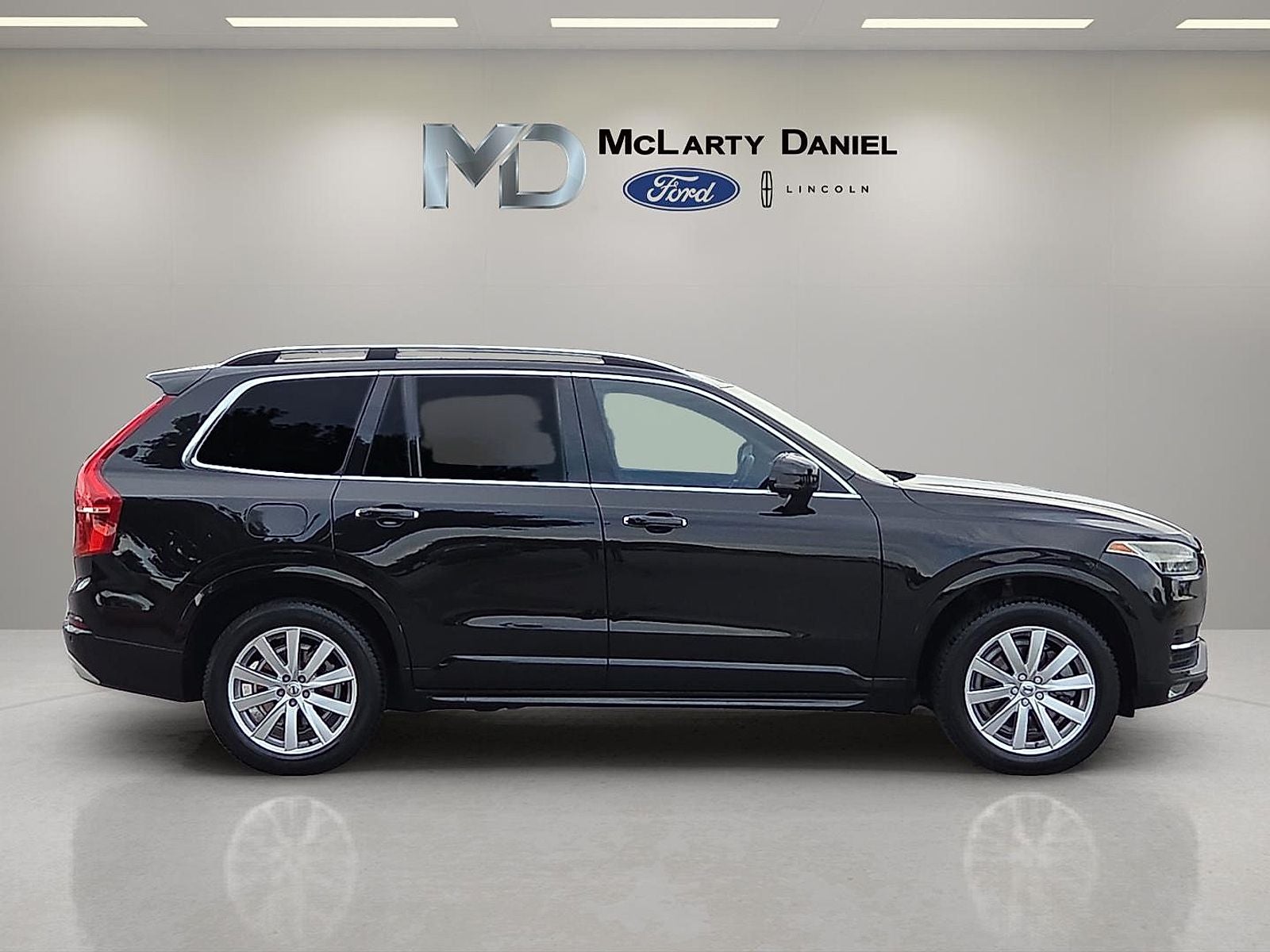 2016 Volvo XC90 T6 Momentum