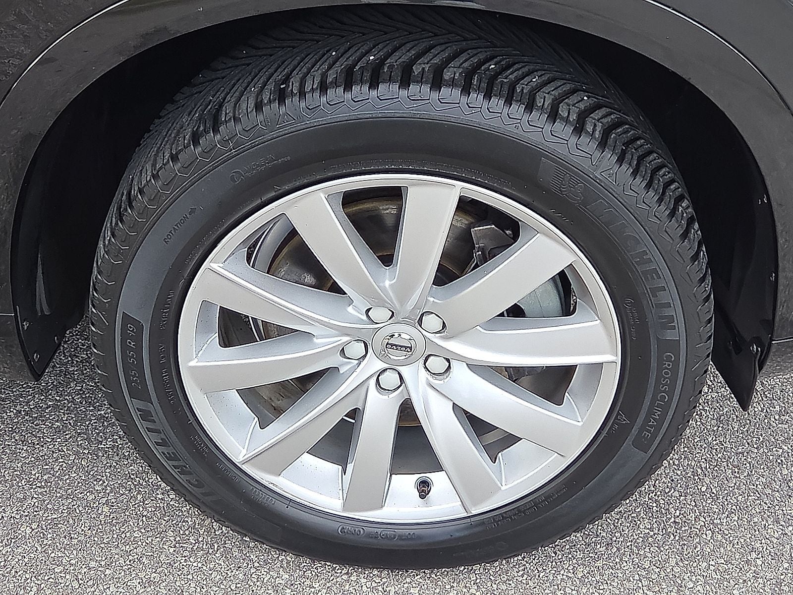 2016 Volvo XC90 T6 Momentum