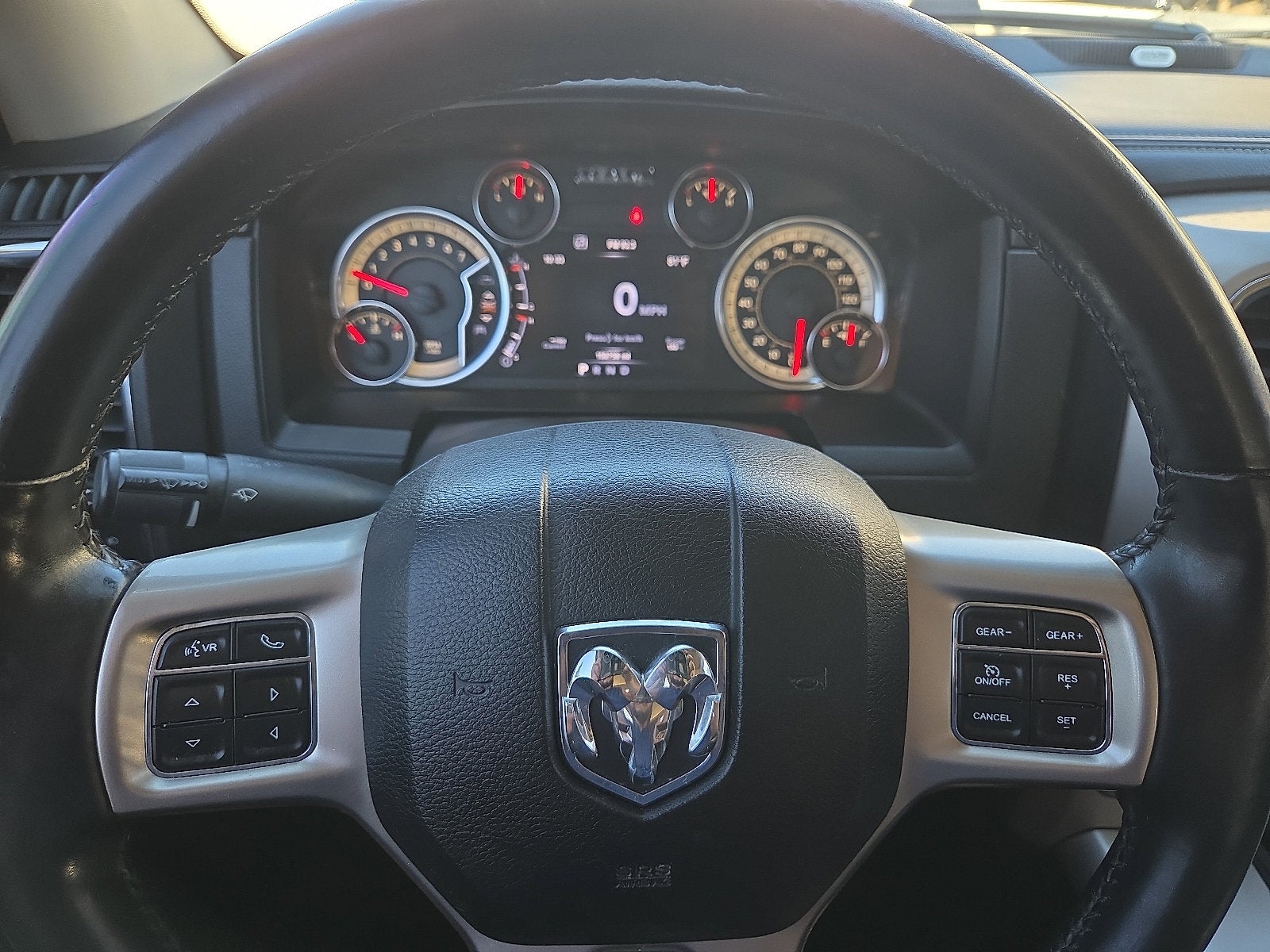 2017 RAM 1500 Laramie Crew Cab 4x4 5'7' Box