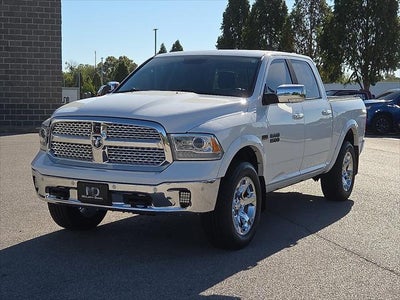 2017 RAM 1500 Laramie Crew Cab 4x4 5'7' Box