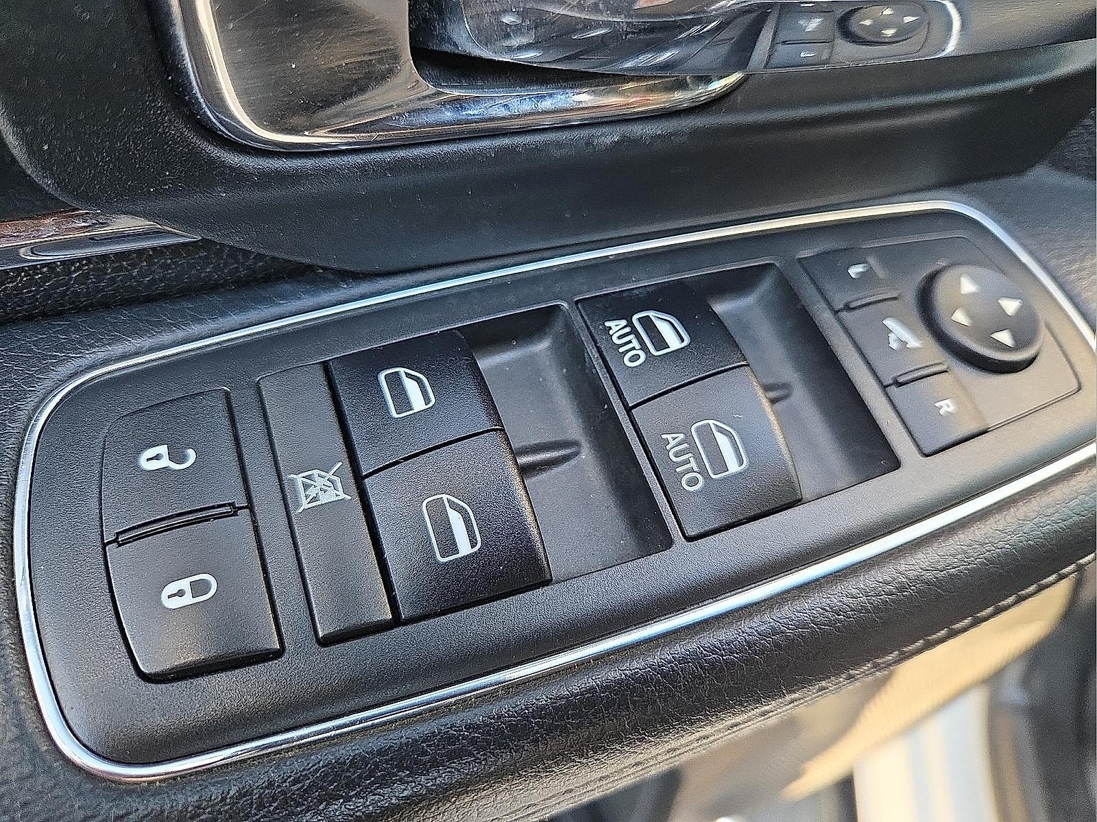 2017 RAM 1500 Laramie Crew Cab 4x4 5'7' Box