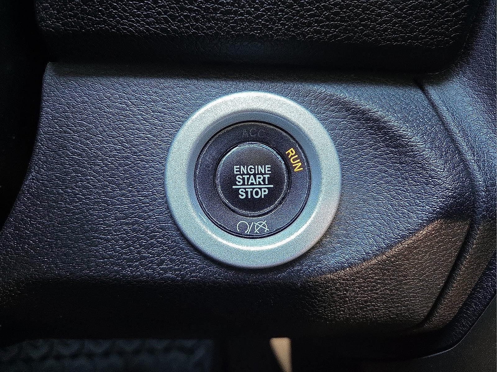 2017 RAM 1500 Laramie Crew Cab 4x4 5'7' Box