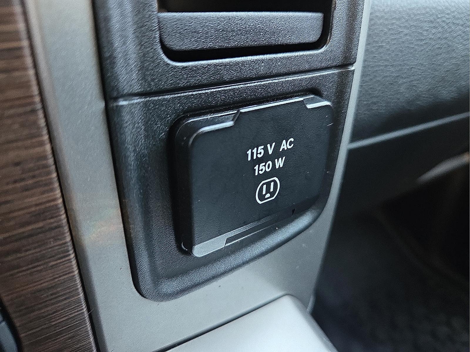 2017 RAM 1500 Laramie Crew Cab 4x4 5'7' Box