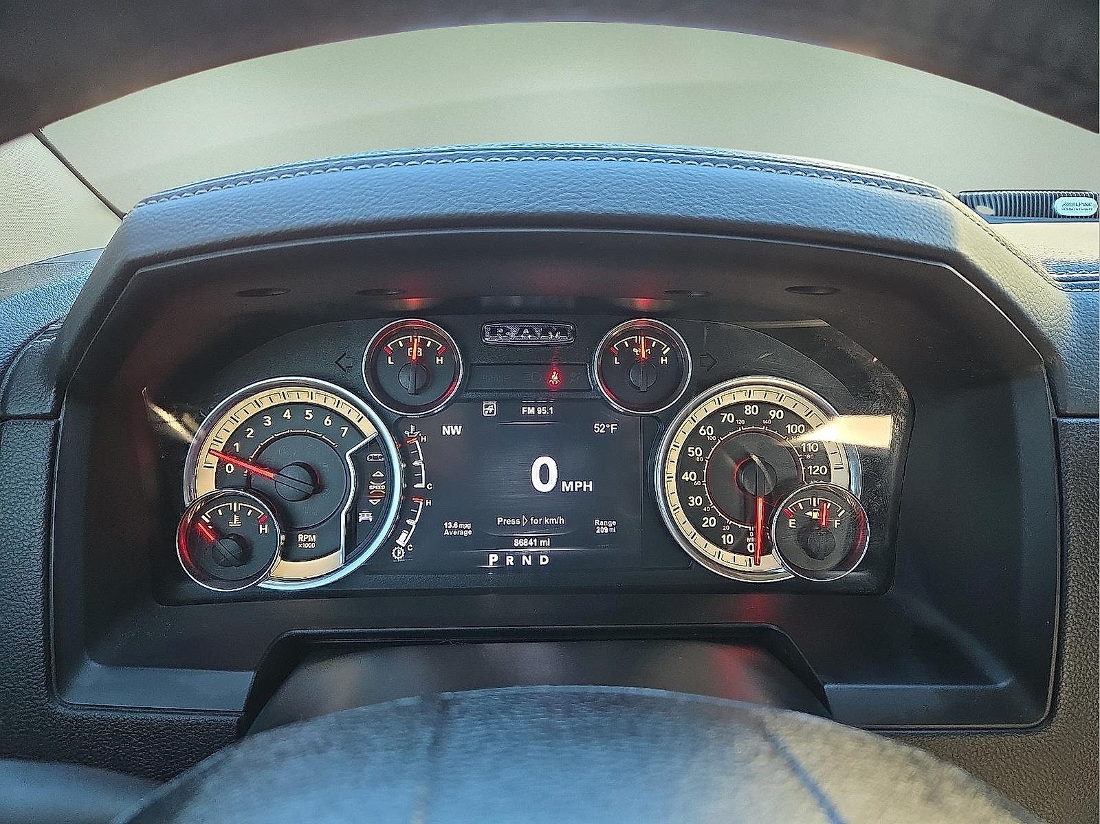 2017 RAM 1500 Laramie Crew Cab 4x4 5'7' Box