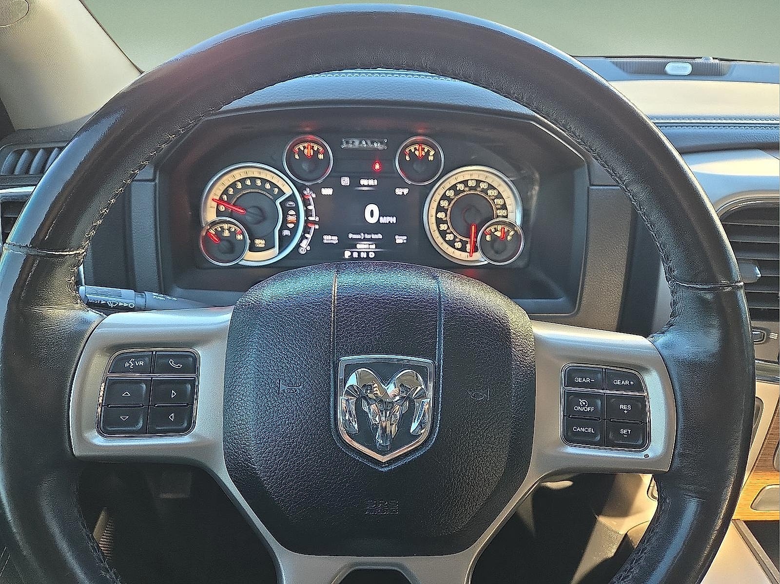 2017 RAM 1500 Laramie Crew Cab 4x4 5'7' Box