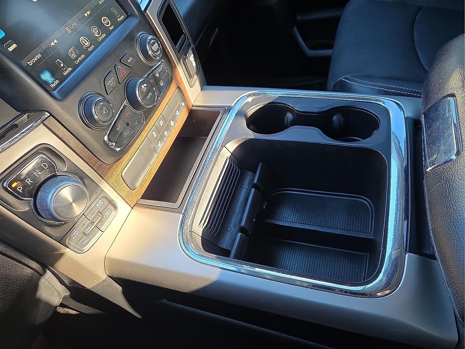 2017 RAM 1500 Laramie Crew Cab 4x4 5'7' Box