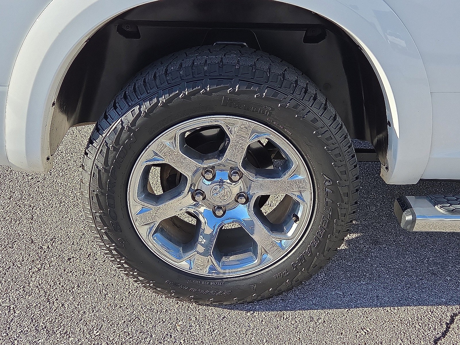 2017 RAM 1500 Laramie Crew Cab 4x4 5'7' Box