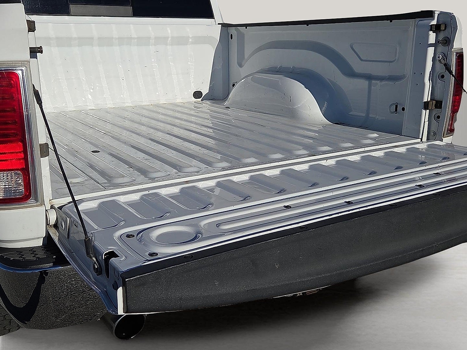 2017 RAM 1500 Laramie Crew Cab 4x4 5'7' Box