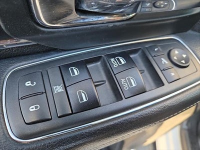 2017 RAM 1500 Laramie Crew Cab 4x4 5'7' Box