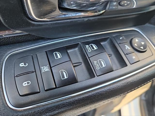 2017 RAM 1500 Laramie Crew Cab 4x4 5'7' Box