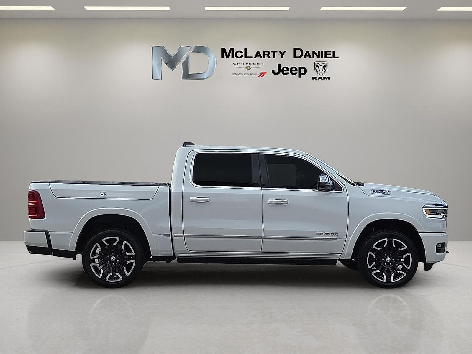 2025 RAM 1500 Limited Crew Cab 4x4 5'7' Box