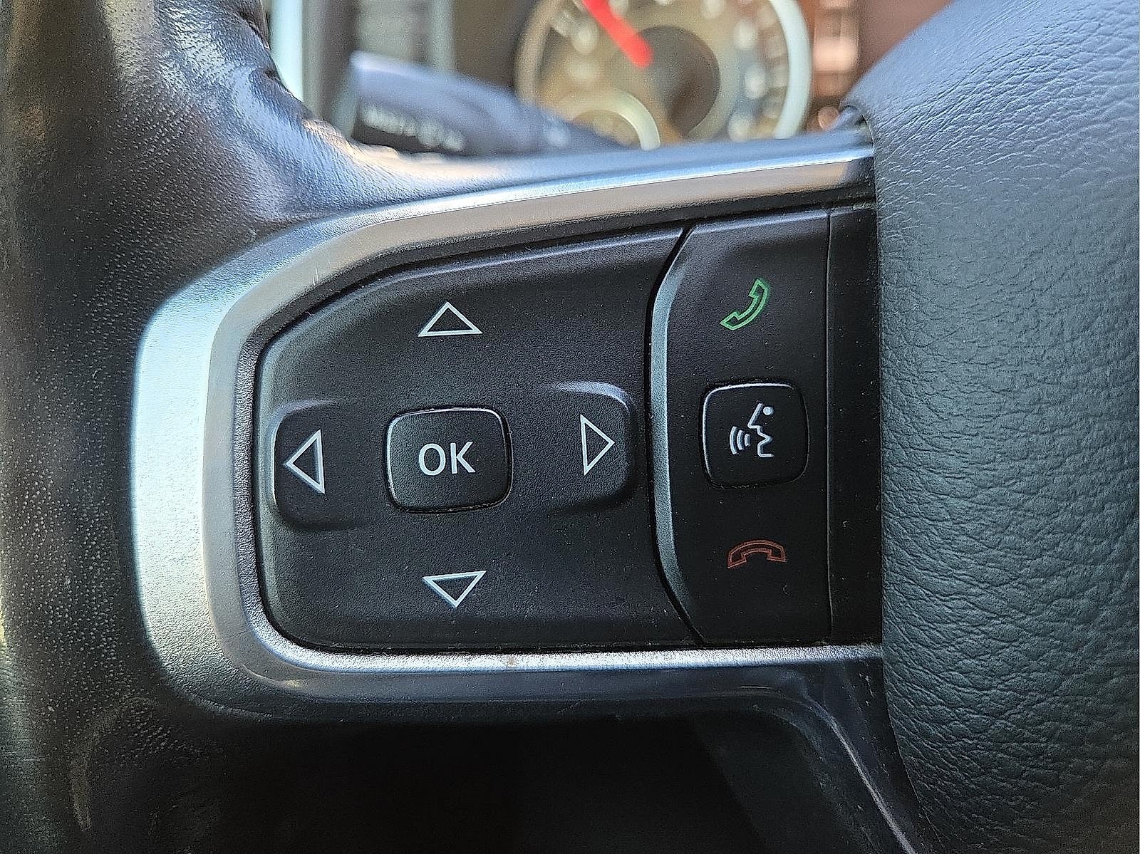 2020 RAM 1500 Laramie Crew Cab 4x4 5'7' Box