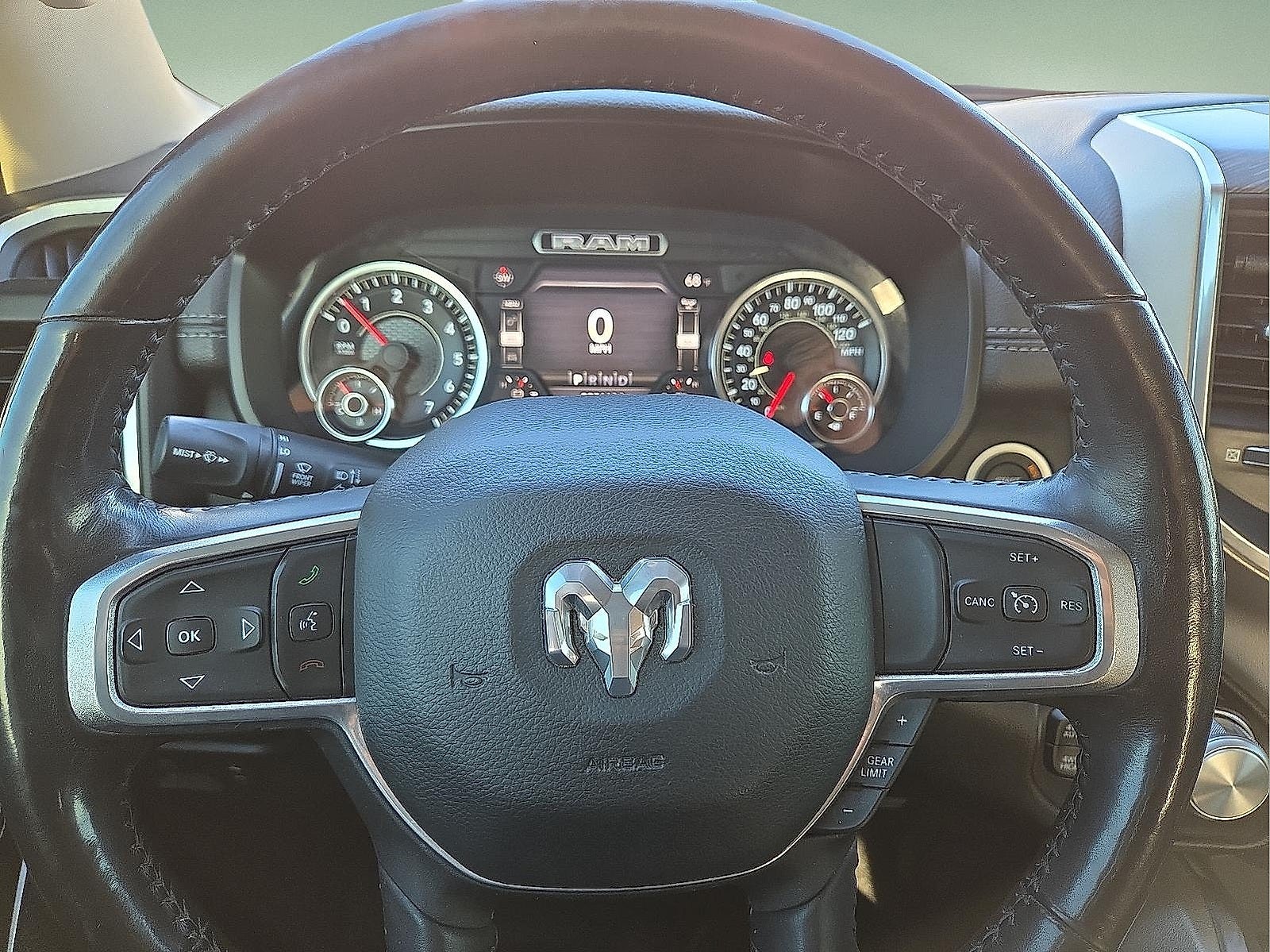 2020 RAM 1500 Laramie Crew Cab 4x4 5'7' Box