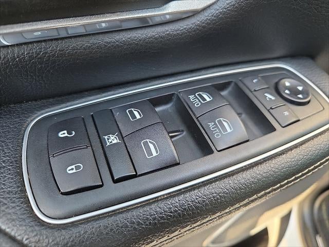 2020 RAM 1500 Laramie Crew Cab 4x4 5'7' Box