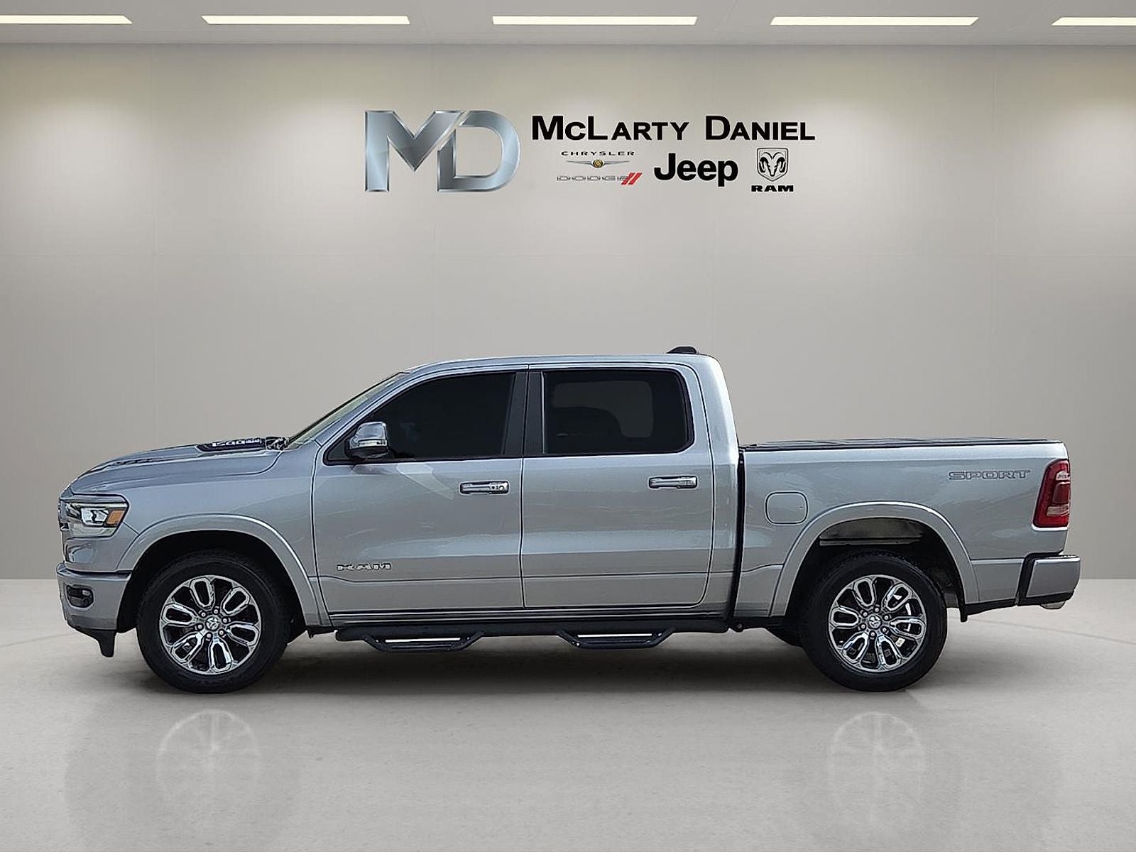 2021 RAM 1500 Laramie Crew Cab 4x4 5'7' Box