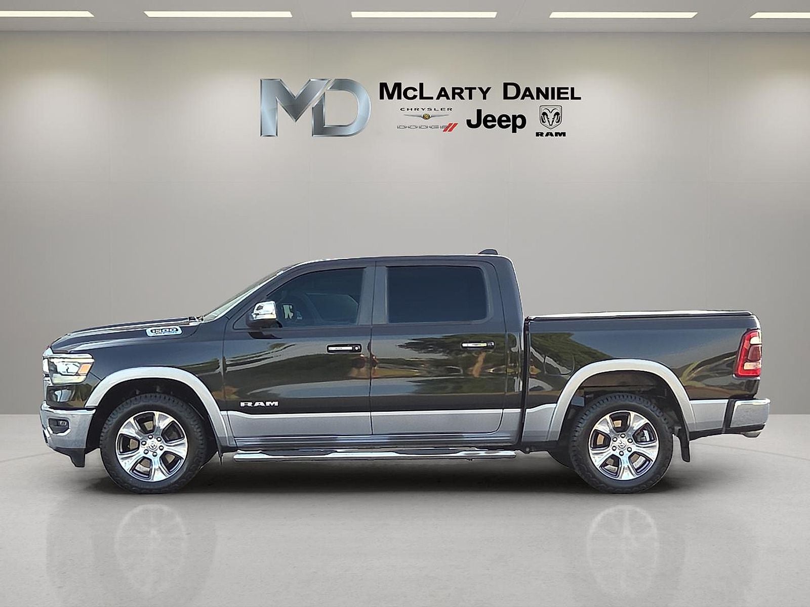 2021 RAM 1500 Laramie Crew Cab 4x4 5'7' Box