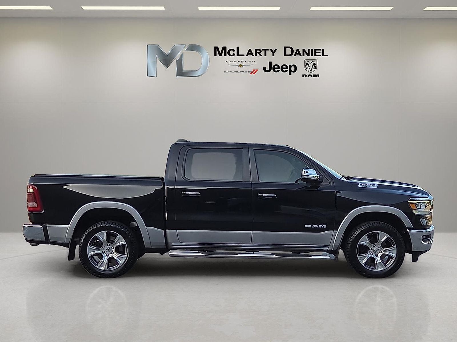 2021 RAM 1500 Laramie Crew Cab 4x4 5'7' Box