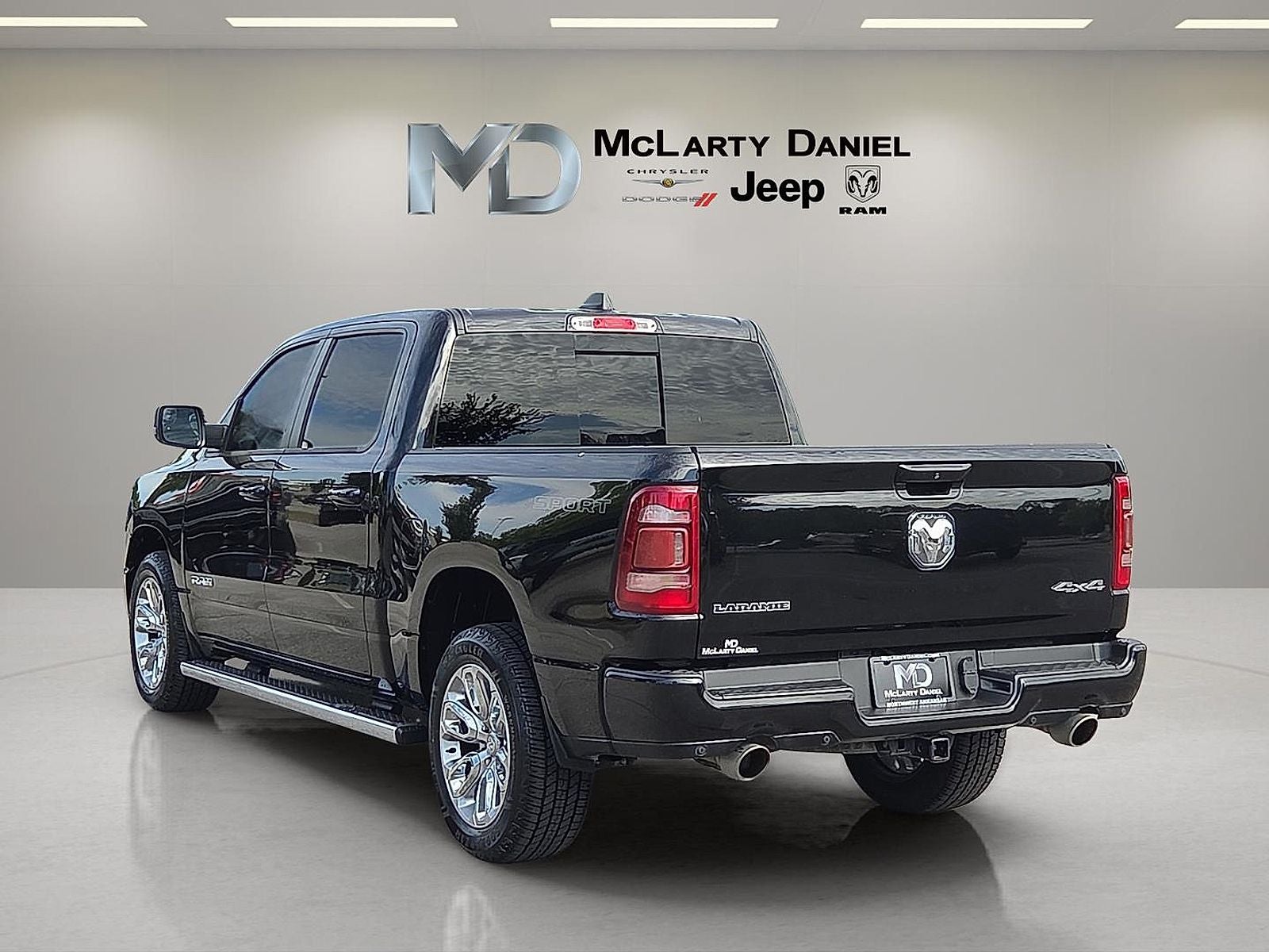 2023 RAM 1500 Laramie Crew Cab 4x4 5'7' Box