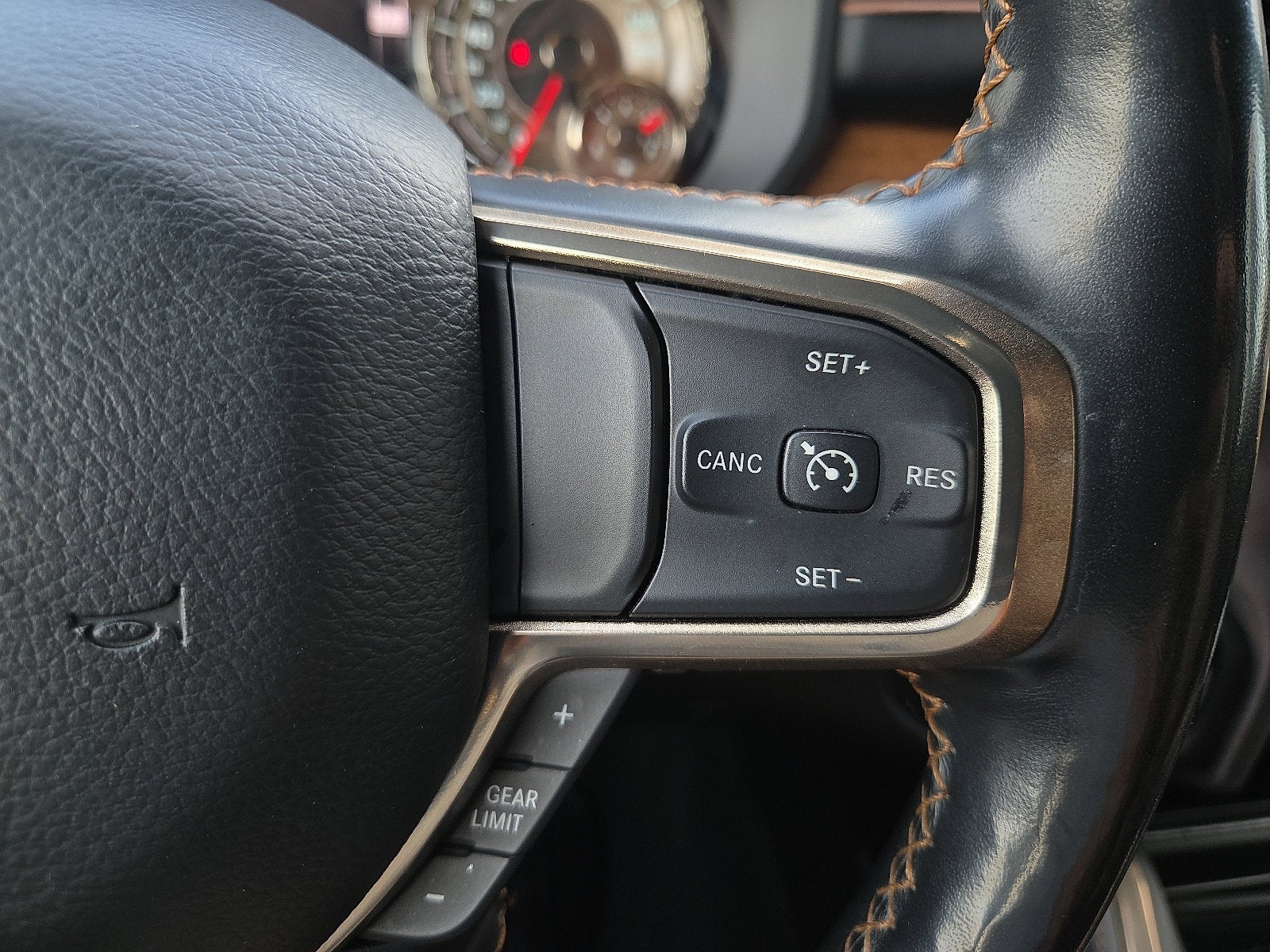 2020 RAM 1500 Laramie Longhorn Crew Cab 4x4 5'7' Box