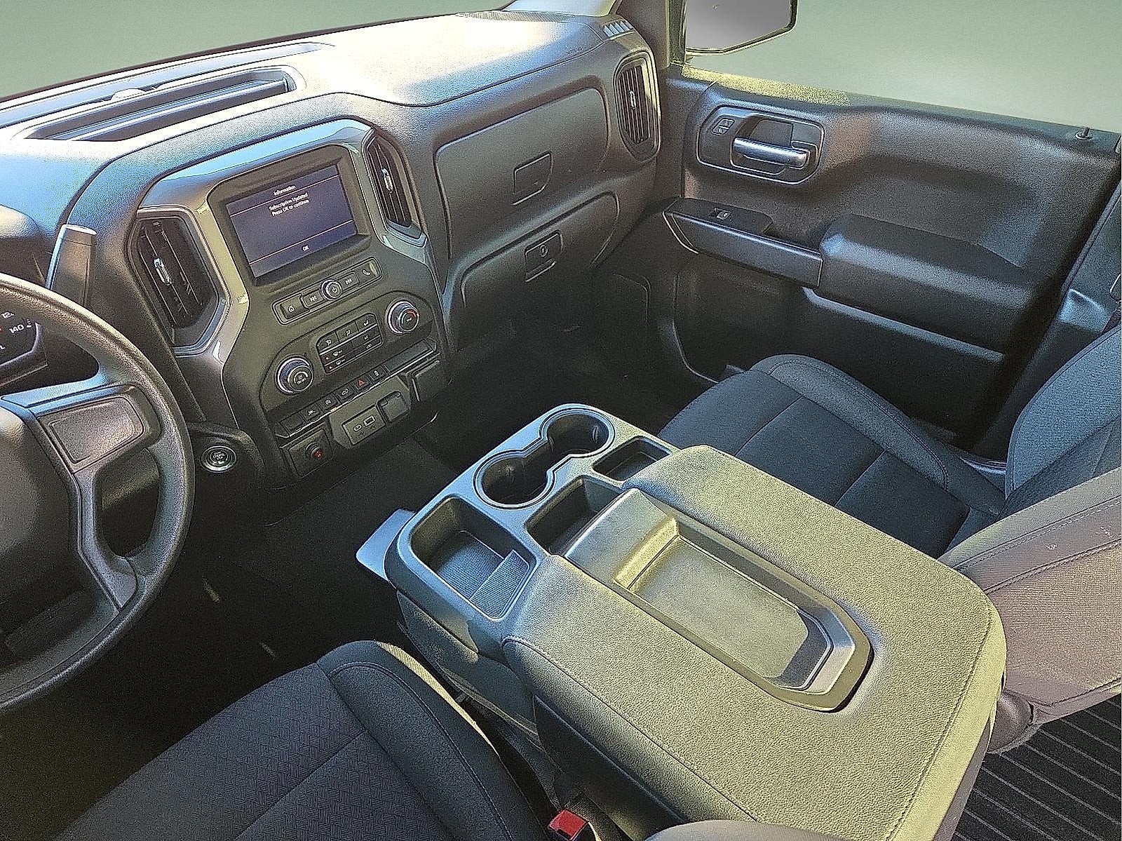 2022 Chevrolet Silverado 1500 4WD Crew Cab Short Bed Custom