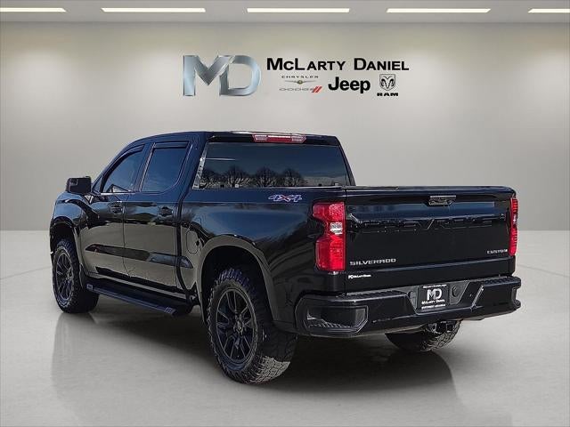 2022 Chevrolet Silverado 1500 4WD Crew Cab Short Bed Custom