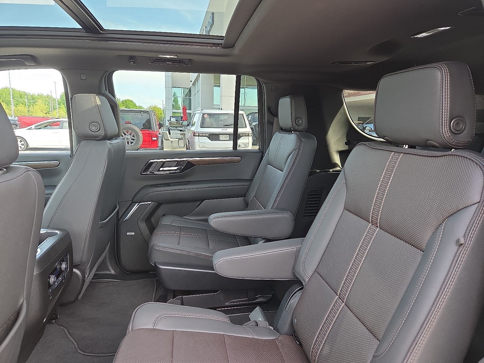 2025 Chevrolet Suburban 4WD High Country
