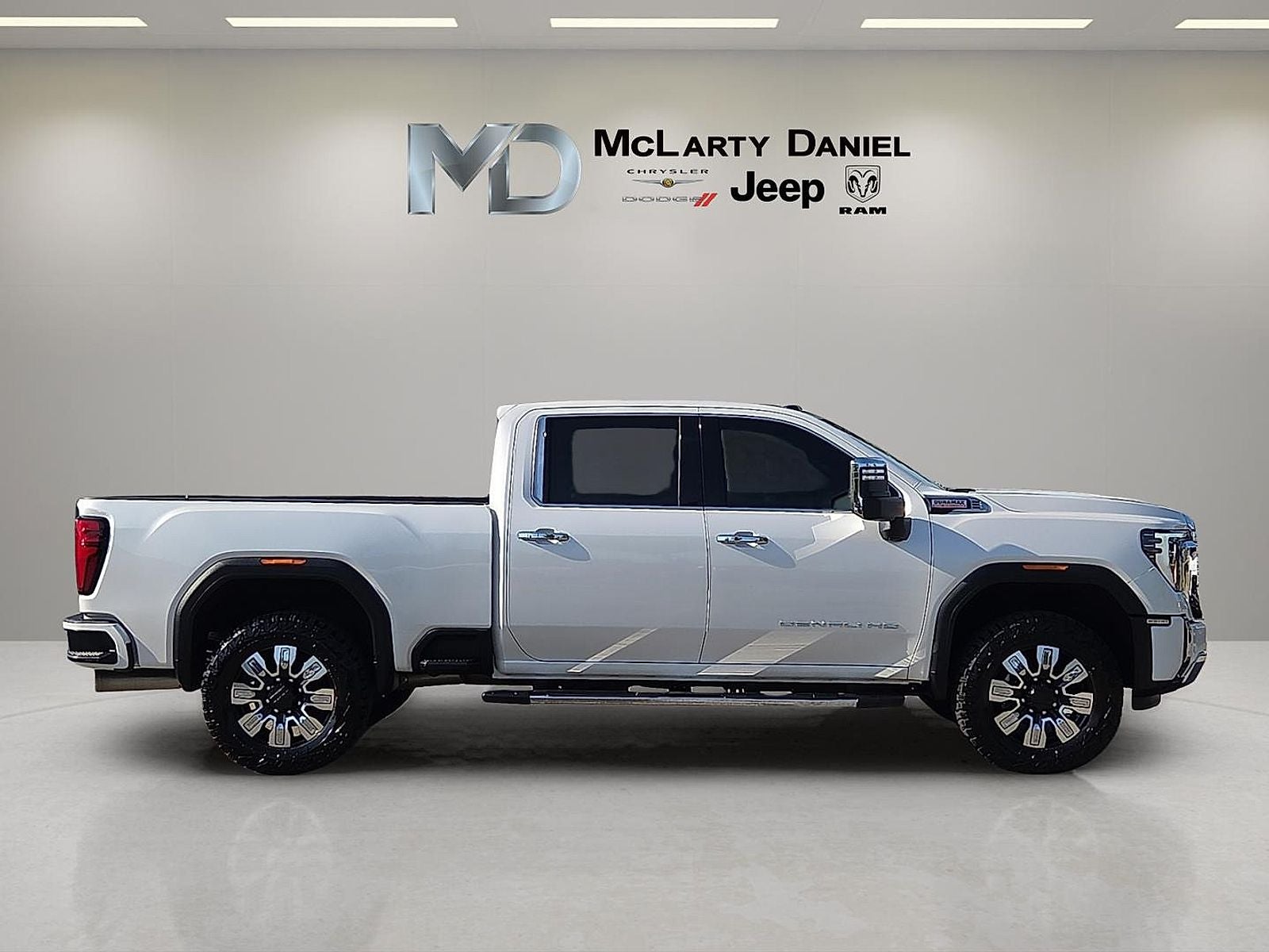 2024 GMC Sierra 2500HD 4WD Crew Cab Standard Bed Denali